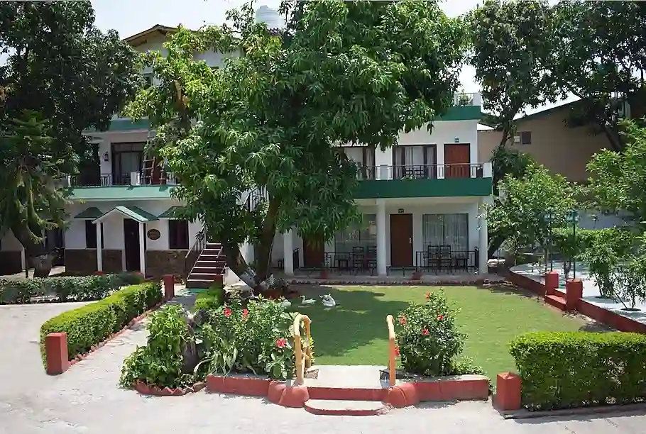 Corbett budget resorts 8 Corbett paradiso resort